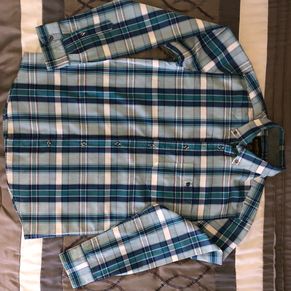 Men’s plaid button up